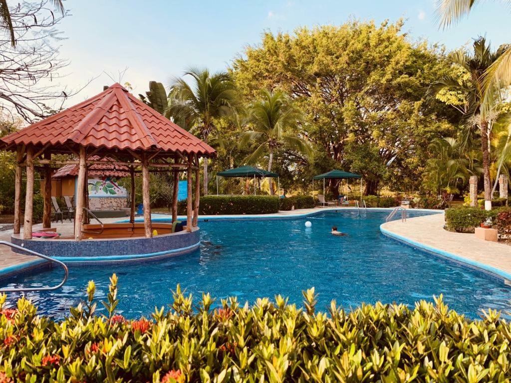 Getaways At Pueblo Real Hotel Quepos Bagian luar foto