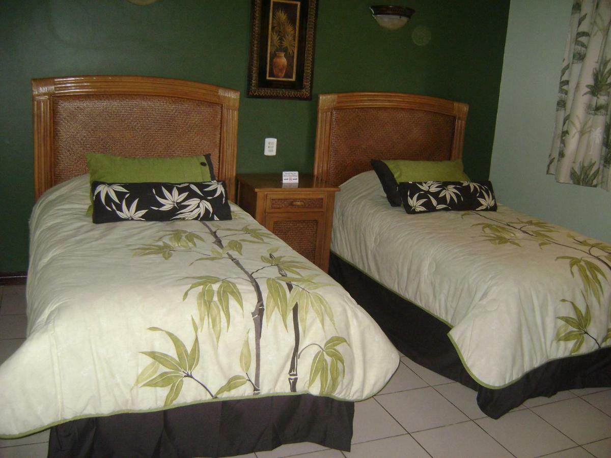 Getaways At Pueblo Real Hotel Quepos Bagian luar foto